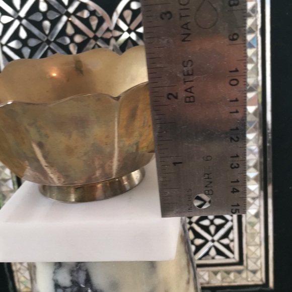 Vintage Brass Scalloped edge bowl - Picture 9 of 9